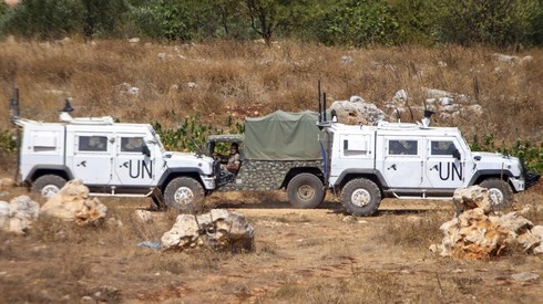 Soldados libaneses en una patrulla comandada por vehículos de la ONU en la frontera con Israel, 28 de julio de 2020. 