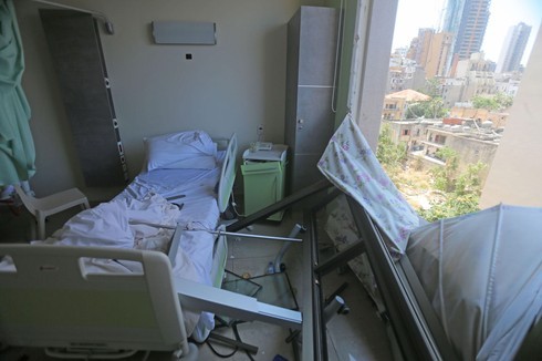Destrucción de un hospital en Beirut. 