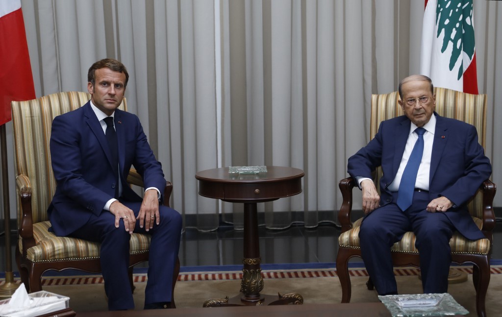 El presidente Emmanuel Macron y su homólogo libanés, Michel Aoun, en Beirut. 