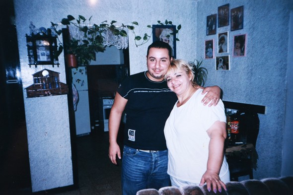 Reuven Aronashvili y su madre.