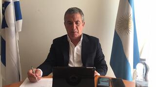 El embajador argentino, en momentos de realizar el seminario, que se hizo vía Zoom y YouTube. 