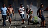 Los manifestantes trataron de responder la agresión de las fuerzas de seguridad libanesas. 