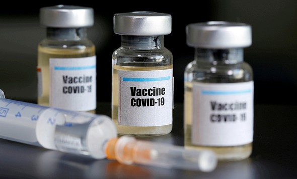 Varias empresas compiten por la aprobación de su vacuna COVID-19. 
