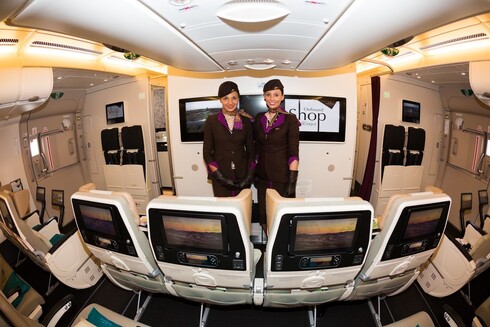 Personal de a bordo de la compañía Emirates, con base en Dubai. 