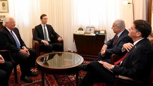 Reunión el año pasado en Jerusalem entre el primer ministro Benjamín Netanyahu, el embajador estadounidense David Friedman, el asesor presidencial Jared Kushner y el embajador israelí Ron Dermer. 