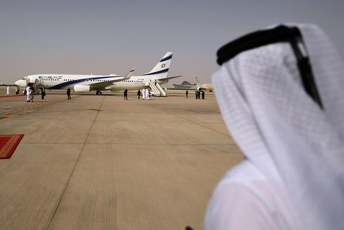 Avión de El Al aterriza por primera vez en Emiratos.