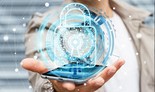 Un empleado en el sector de ciberseguridad.  