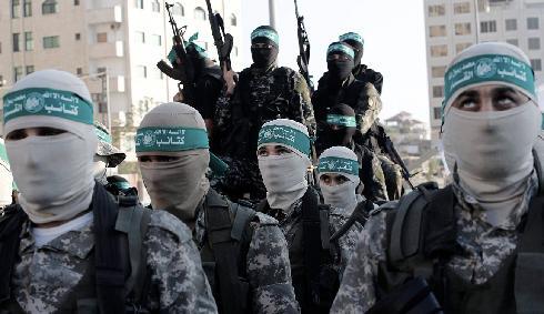 Las brigadas Izz ad-Din al-Qassam de Hamas marchan por la ciudad de Gaza. 