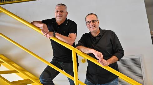 Ofer Tzadik (izquierda) y Dedi Gilad, director general de la compañía. 