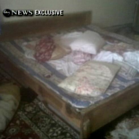 La cama de la habitación en la que fue eliminado Osama Bin Laden. 