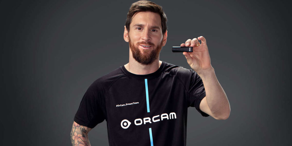 Leo Messi con la camiseta de OrCam. 