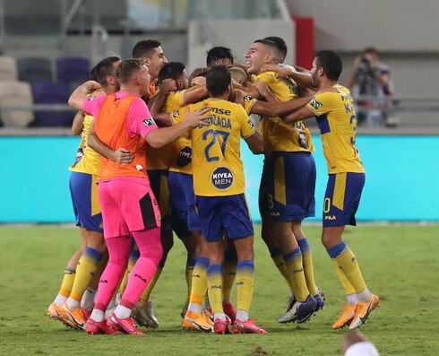 La alegría de los jugadores de Maccabi Tel Aviv tras ganarle al Dinamo de Brest y ponerse a un paso de la fase de grupos de la Champions League. 