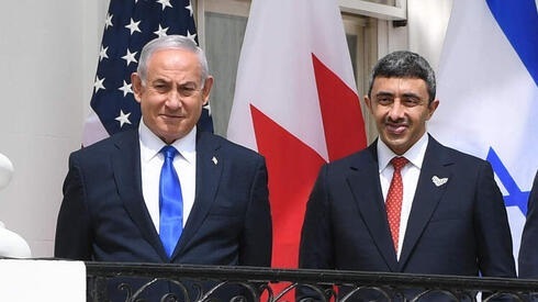 El primer ministro Benjamin Netanyahu y el ministro de Relaciones Exteriores de los Emiratos, Abdullah bin Zayed Al Nahyan, en oportunidad de firmarse el acuerdo en Washington. 
