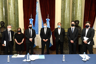 Autoridades de la Cámara de Diputados de Argentina con la delegación del Centro Simón Wiesenthal.