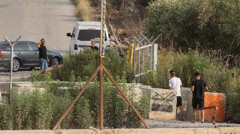 Agujero de seguridad en la valla que separa Israel de Cisjordania. 