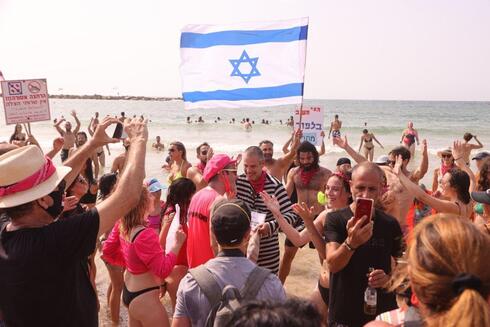 Una protesta anti Netanyahu en la playa de Tel Aviv. 