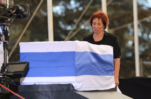 La profesora Zvia Valdan, hija mayor de Shimon Peres, en el funeral de su padre.