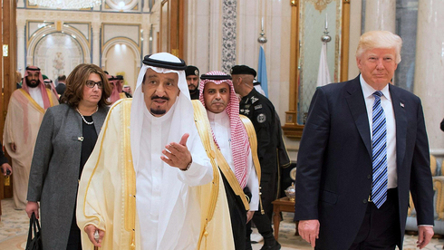 El rey saudita junto al presidente de Estados Unidos, Donald Trump. 