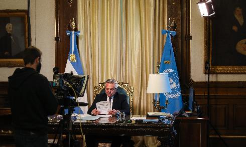 Momento en que el presidente argentino grabó su discurso ante la Asamblea General. 