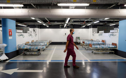 La sala de coronavirus instalada en el aparcamiento subterráneo del hospital Rambam comenzó a funcionar hoy.
