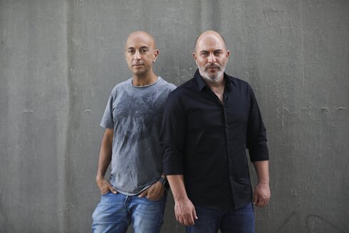 Co-creadores del exitoso programa de televisión israelí “Fauda”' Avi Issacharoff (izquierda), y Lior Raz. 