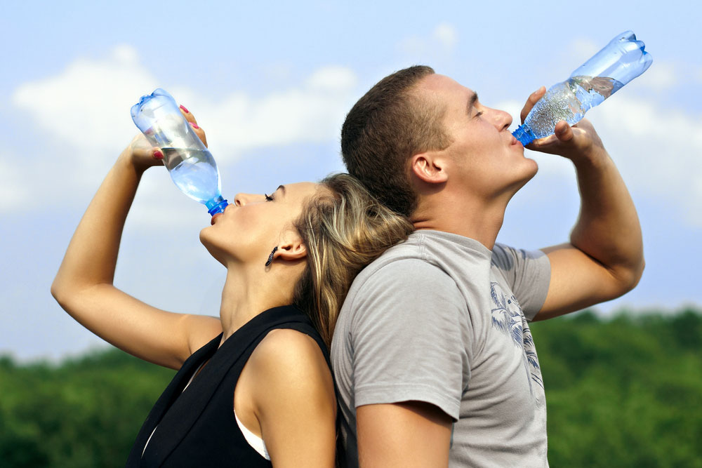 Se recomienda beber mucha agua antes de iniciar el ayuno. 