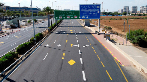 Las carreteras de Israel desiertas durante el cierre general.