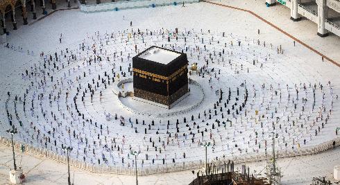 La Kaaba, este año, con respeto de la distancia social para evitar contagios. 