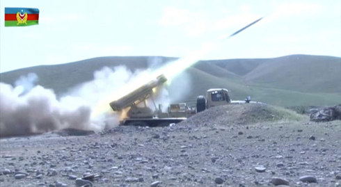 El Ejército de Azerbaiyán lanza un misil