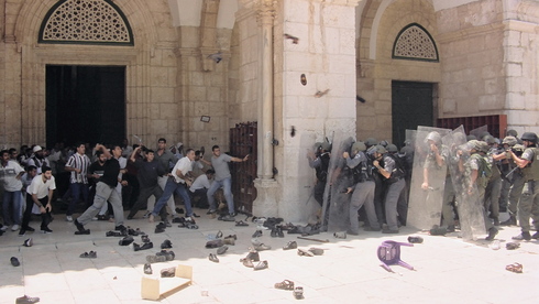 Incidentes en el Monte del Templo el día después de la visita de Ariel Sharon.