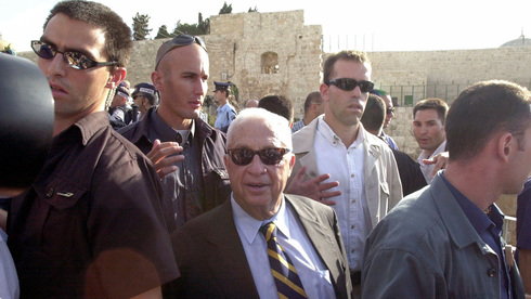 Ariel Sharon, después de la visita al Monte del Templo.
