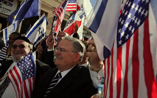 Hagee encabeza una marcha de cristianos en apoyo a Israel en Jerusalem.