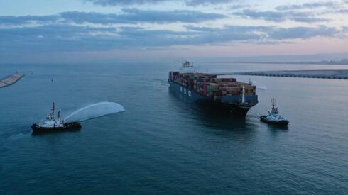 Por primera vez un barco de carga proveniente de Emiratos atraca en puerto israelí. 