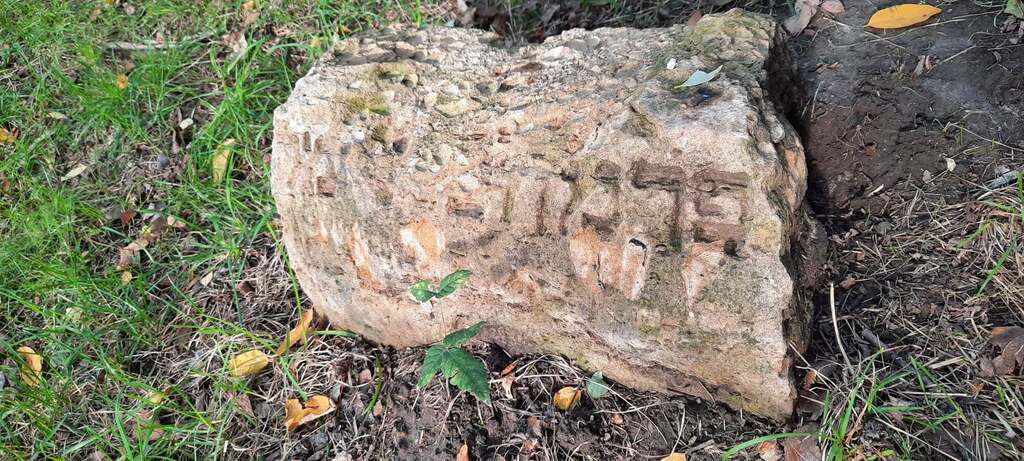 En las lápidas descubiertas se encontraron grabaciones en hebreo. 