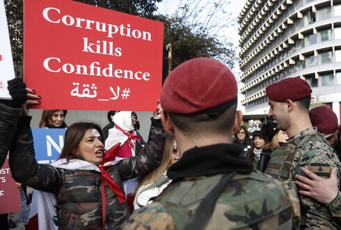 "La corrupción mata la confianza": protesta contra el gobierno en el centro de Beirut. 