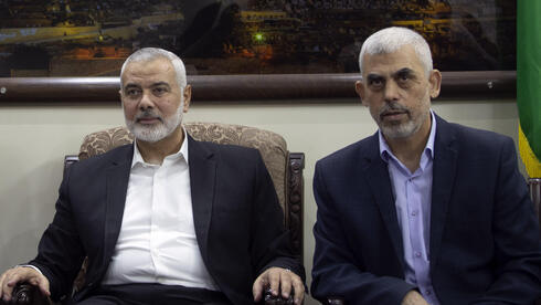 Los líderes de Hamás, Ismail Haniyeh y Yahya Sinwar. 