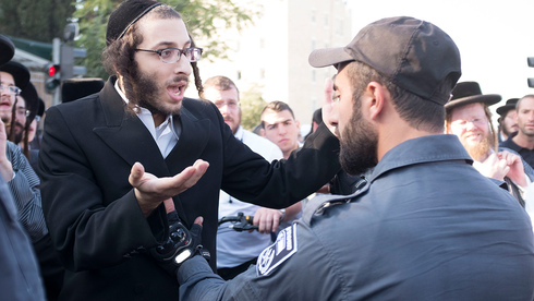 Choque entre religiosos ortodoxos y la policía en Jerusalem. 