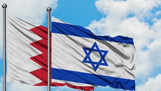 Las banderas de Israel y Bahrein. 