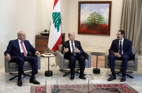 El presidente del Parlamento, Nabih Berri (izquierda), el presidente Michel Aoun (centro) y el primer ministro designado, Saad Hariri.