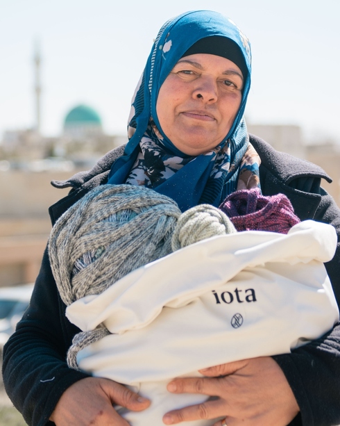 Una mujer beduina que es parte del proyecto Iota. 