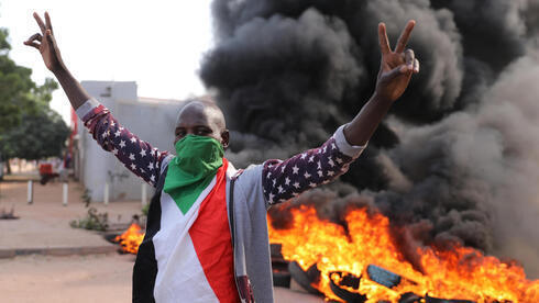 Los manifestantes sudaneses han salido a las calles en la capital, Jartum, por las pésimas condiciones de vida y una represión mortal contra los manifestantes en el este del país.  