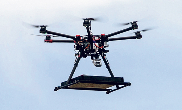 Um dos drones usados para entrega. (Ohad Zwigenberg) Um dos drones usados para entrega.