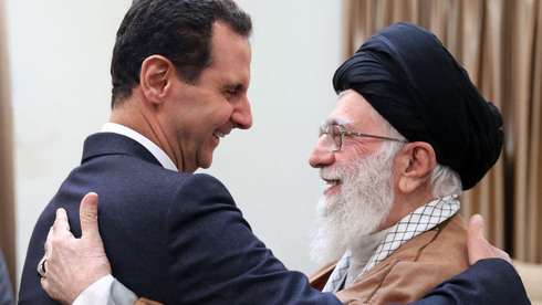 Una relación en crisis: el presidente sirio Bashar al-Assad junto al líder supremo de Irán, Ali Khamenei, en 2019. 