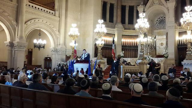 Chalghoumi mantiene una excelente relación con la comunidad judía de Francia.