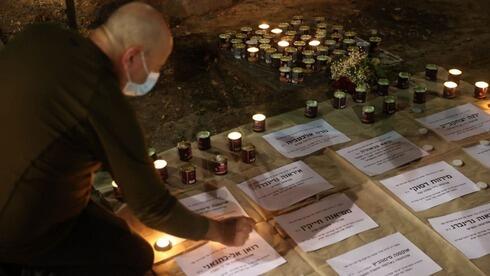 Memorial en homenaje a las víctimas de la violencia de género en Tel Aviv. 