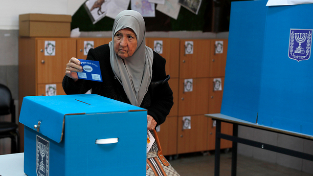 Netanyahu busca seducir el voto árabe, un sector al que históricamente atacó. 