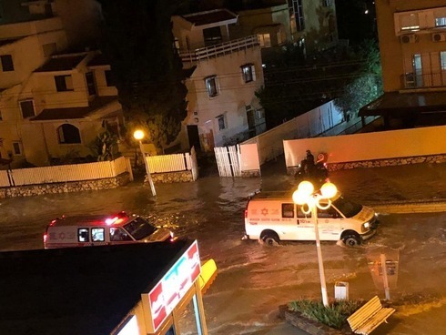 Calles inundadas en Nahariya, cerca del río Ga'aton. 