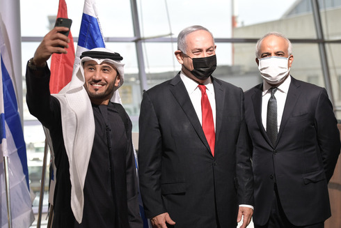 Benjamín Netanyahu en la ceremonia de recepción del primer vuelo comercial de "Play Dubai". 
