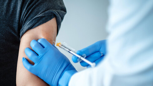 La vacuna de Pfizer, administrada durante los ensayos de fase 3, en humanos. 