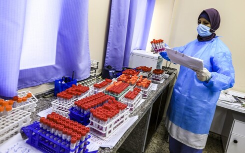 Muestras de test de coronavirus en el laboratorio central del Ministerio de Salud de Gaza. 